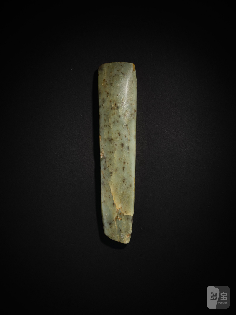 新石器時代　玉斧形器 | A JADE AXE-FORM ORNAMENT - 图4